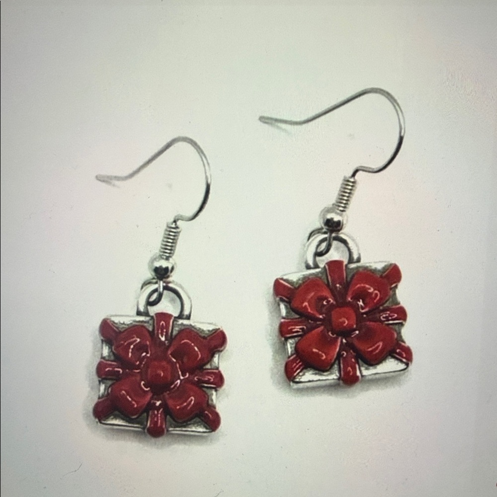 🎁 Brighton Merry Christmas Carol Presents Red Bows Earrings